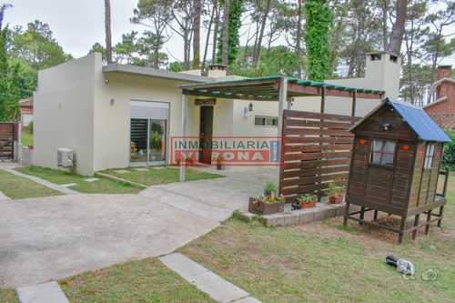 Casa En San Rafael, Punta Del Este, A Pocas Cuadras Del Mar- Ref: 6786