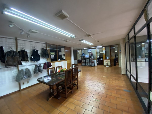 Imagen 5 de 14 de Edificio Con 6 Bodegas 2 Locales Comerciales Oficinas Y Casa