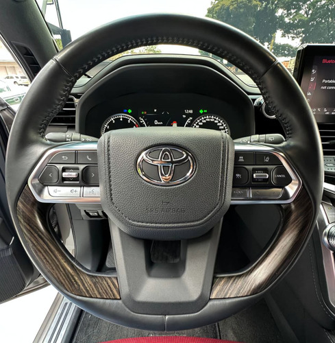 Toyota Land Cruiser 300 V6