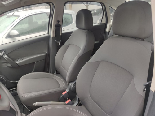 Imagem 10 de 11 de Fiat Grand Siena Attractive 1.4 - 2014