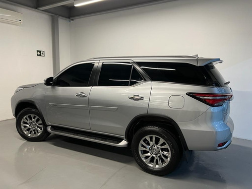 Imagem 4 de 10 de Toyota Hilux Sw4 Srx Diesel 7 Lugares