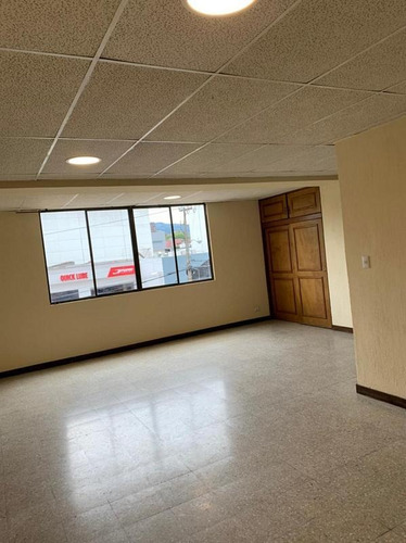Imagen 1 de 3 de Apartamento En Renta Zona 15, Ambientes Amplios