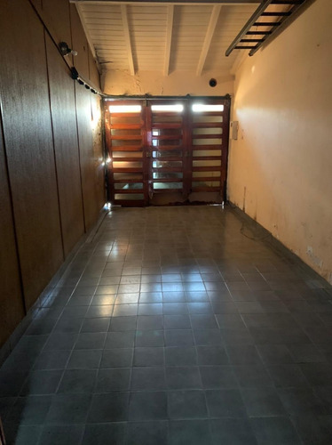 Casa 4 Amb Con Garage P/ 2 Autos, Jardin Y 2 Patios