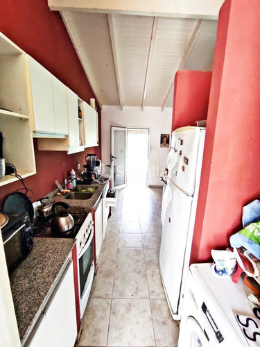 Imagen 5 de 13 de Venta De Casa 2 Dormitorios En Parque Sicardi, La Plata.