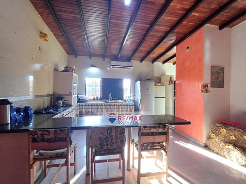 En Venta Casa Con Local Comercial De 175 Metros Cuadrados, Excelente Ubicación En El Casco Central De Tucacas.