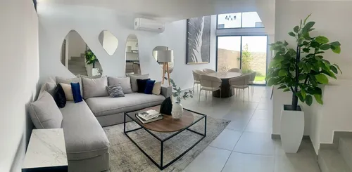 Estrena Casa Entre El Refugio Y Zibata, 3 Recámaras, 3.5 Baños, 2 Autos, Alberca