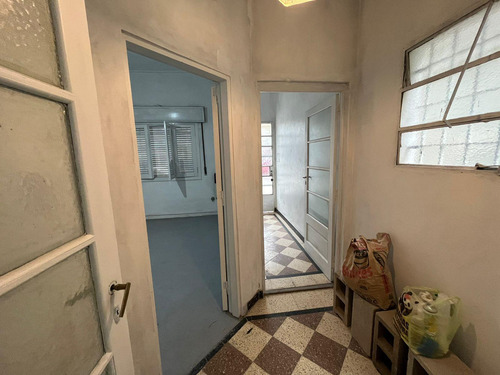 Casa En Venta - 2 Dormitorios 1 Baño - Cocheras - 300mts2 - La Plata