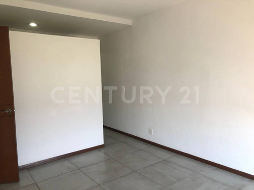 Departamento En Renta, En Col. Jardines De Los Poetas, Guadalajara, Jal.