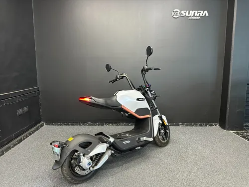 Moto Eléctrica Sunra Miku Max 2025