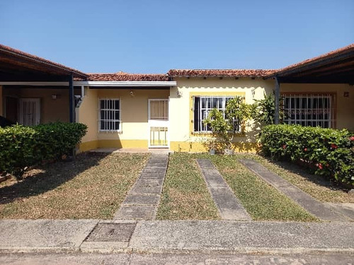 Jose R Armas, Vende Casa En Valle De Oro En Conj. Res. La Estancia, Con Privilegiada Ubicación. Plc-1062