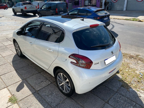 Peugeot 208 1.6 Feline