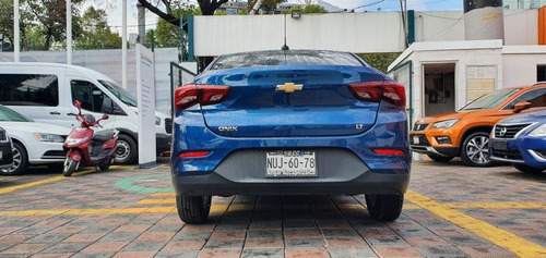 Imagen 4 de 11 de Chevrolet Onix 1.0t Ls Estandar Azul 2021