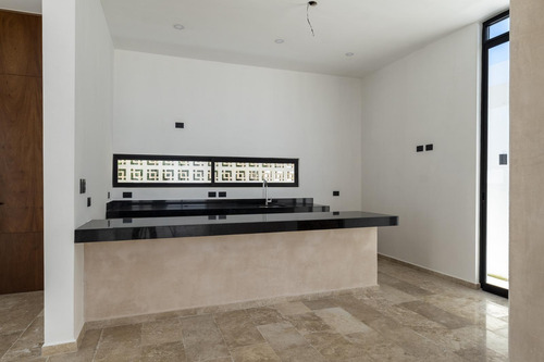 Venta De Casa Residencial En Temozón, Mérida