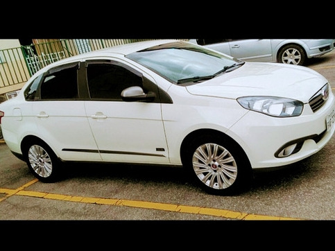 Fiat Grand Siena 1.6 16v Essence Flex Dualogic 4p