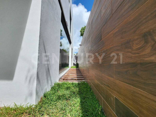 Casa En Venta En Vía Cumbres, Cancún