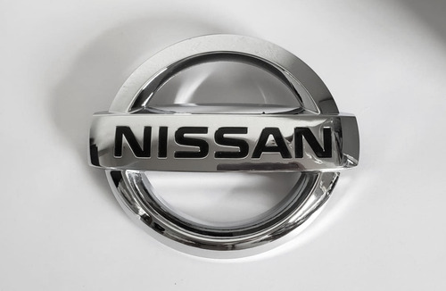 Emblema Parrilla Nissan Pick Up D22 2008-2015 Original Usado