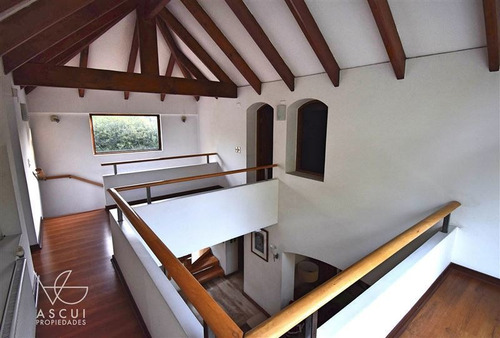 Casa En Venta De 6 Dorm. En Vitacura