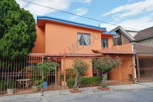 Imagen 1 de 25 de Casa En Venta Cumbres Segundo Sector, Con Excelente Ubicación A Dos Cuadras De Av. Leones