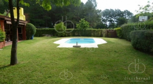 Imagen 2 de 18 de Chalet De 3 Dormitorios Y Piscina En Punta Del Este- Ref: 54731