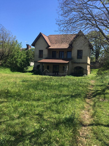 Casa En Venta Sobre Avenida.