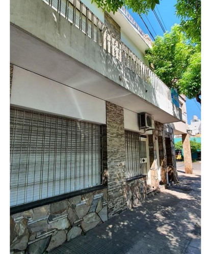 Comodo Departamento, Dos Dormitorios, Patio Con Parillero, Balcon, Sin Expensas !