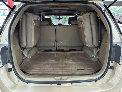 Imagen 10 de 13 de Toyota Fortuner Sr