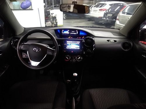 Imagem 5 de 12 de Toyota Etios Hatch X 1.3 16v 5p Mec Completo 2015 Vinho