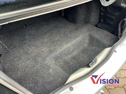 Clio 1.6 Privilége Sedan 16v Flex 4p Manual