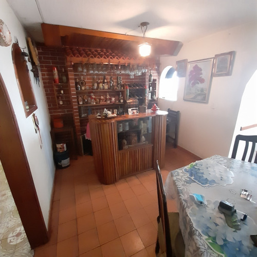 Imagen 3 de 8 de Apartamento En El Valle. Amoblado, Piso Bajo. Avenida Principal. Gran Oferta. Estacionamiento Techado Con Vigilancia. Gran Oportunidad