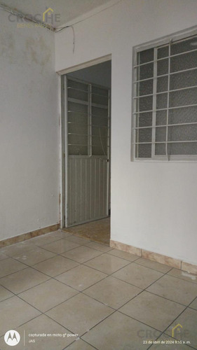 Edificio Con 2 Departamentos De 2 Niveles Y Un Local En La Colonia Ferrer Guardia.