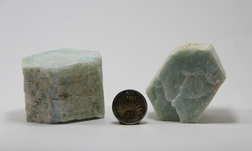 Imagen 1 de 2 de Piedra Cristales Hexágonos De Berilo Medianos