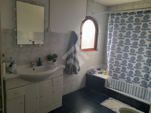 Casa En Venta De 4d Y 3b En Sector Valencia, Quilpué