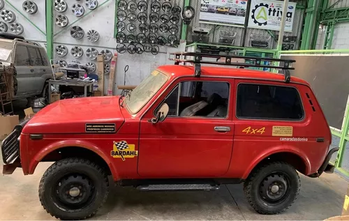 Carros na Web, Comparativo entre Lada Niva e Lada Laika