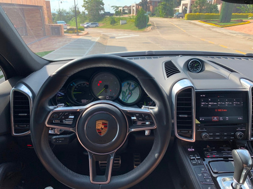 Porsche Cayenne S E-hybrid Platinum Edition Runout Package