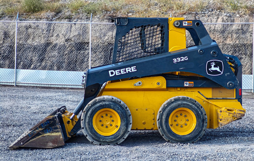 2021 Mini Cargador John Deere 332g
