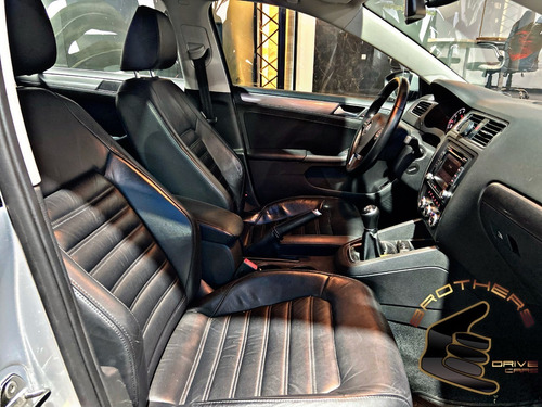 Imagen 19 de 21 de Volkswagen Vento 2.0 Sportline Mt