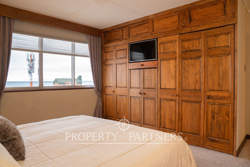 Elegante Duplex Con Hermosa Vista Al Estrecho Amob...