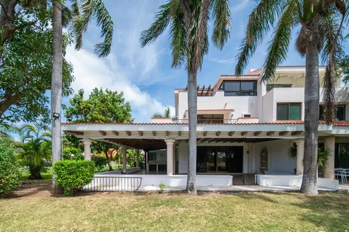 Casa En Venta Y Renta En Pok Ta Pok, Zona Hotelera, Cancún
