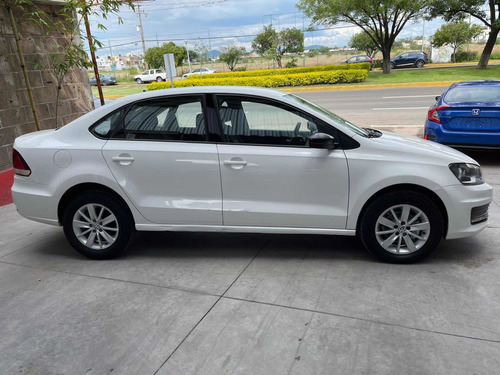 Imagen 5 de 15 de Volkswagen Vento 2016 1.6 Confortline Mt