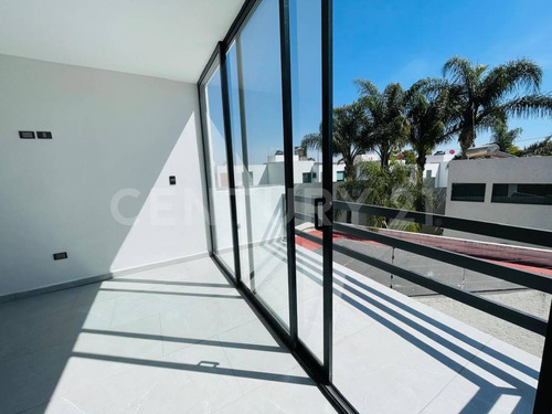 Venta Casa En Privada 3 Recamaras, 3 Baños, Con Jardín Y Sótano, Zona Cholula