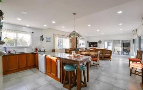 Casa En Venta - 4 Dormitorios 3 Baños - Verónica