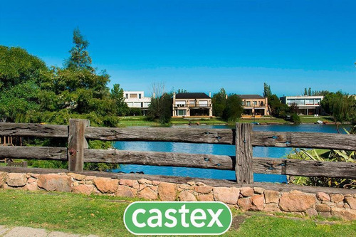 Imagen 10 de 19 de Casa Al Agua En Venta En Castores, Nordelta