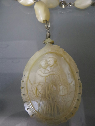 Medalha Com Colar Em Madreperola Com Sao Jose E Menino Jesus