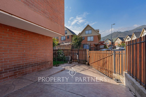 Se Vende Casa En Seguro Barrio Y Con Hermosa Vista...