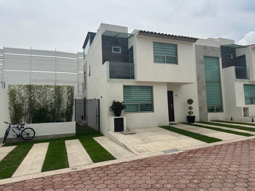 Renta De Casa Nueva En Toluca - Cacalomacan Ven A Conocer Tú Casa Con Un Hermoso Jardín , En El Primer Cuadro De La Zona Residencial Campestre De Cacalomacan El Mas Exclusivo A 20 Min Centro De Toluca