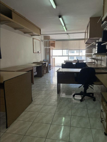 Excelente Oficina En Ciudad Vieja Por Cerrito