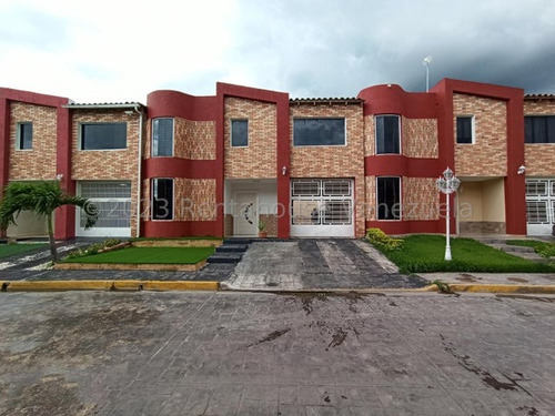 Yilmer Salazar Vende Townhouse En Urbanizacion Valle Paraiso En Turmero 23-32008 Yjs