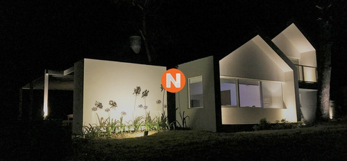 Excelente Oportunidad. Hermosa Casa Con Piscina.- Ref: 214285