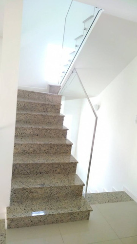 Imagem 9 de 13 de Linda Casa - 04 Dormitórios C/ Suíte E Piscina - Barreiros - 2387