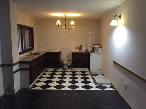Imagen 8 de 21 de En Venta. Amplia Casa En Ph Con 3 Dormitorios Con 2 Locales.